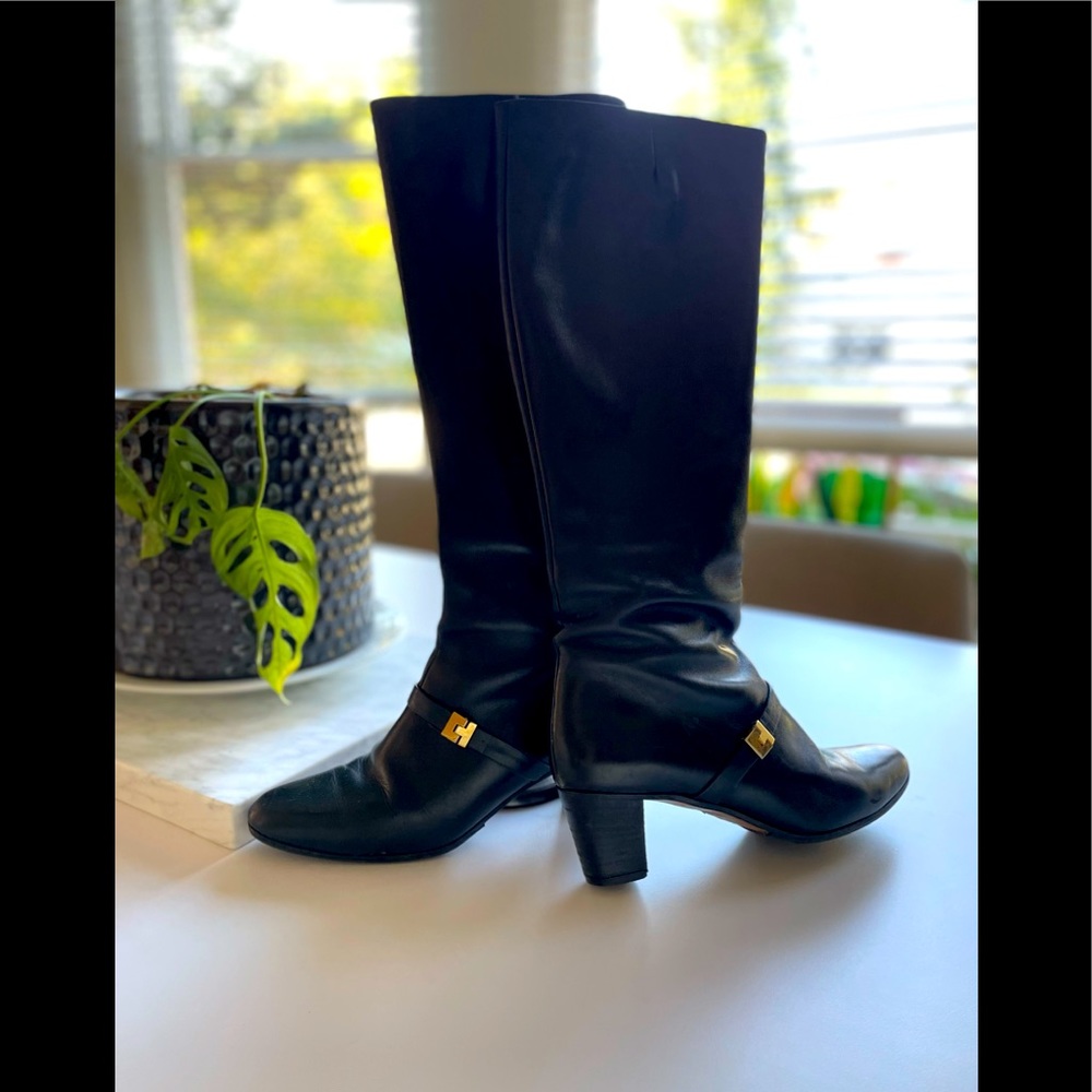 Vintage Saks Fifth Avenue zipup boots. Made in Italy. 2A width